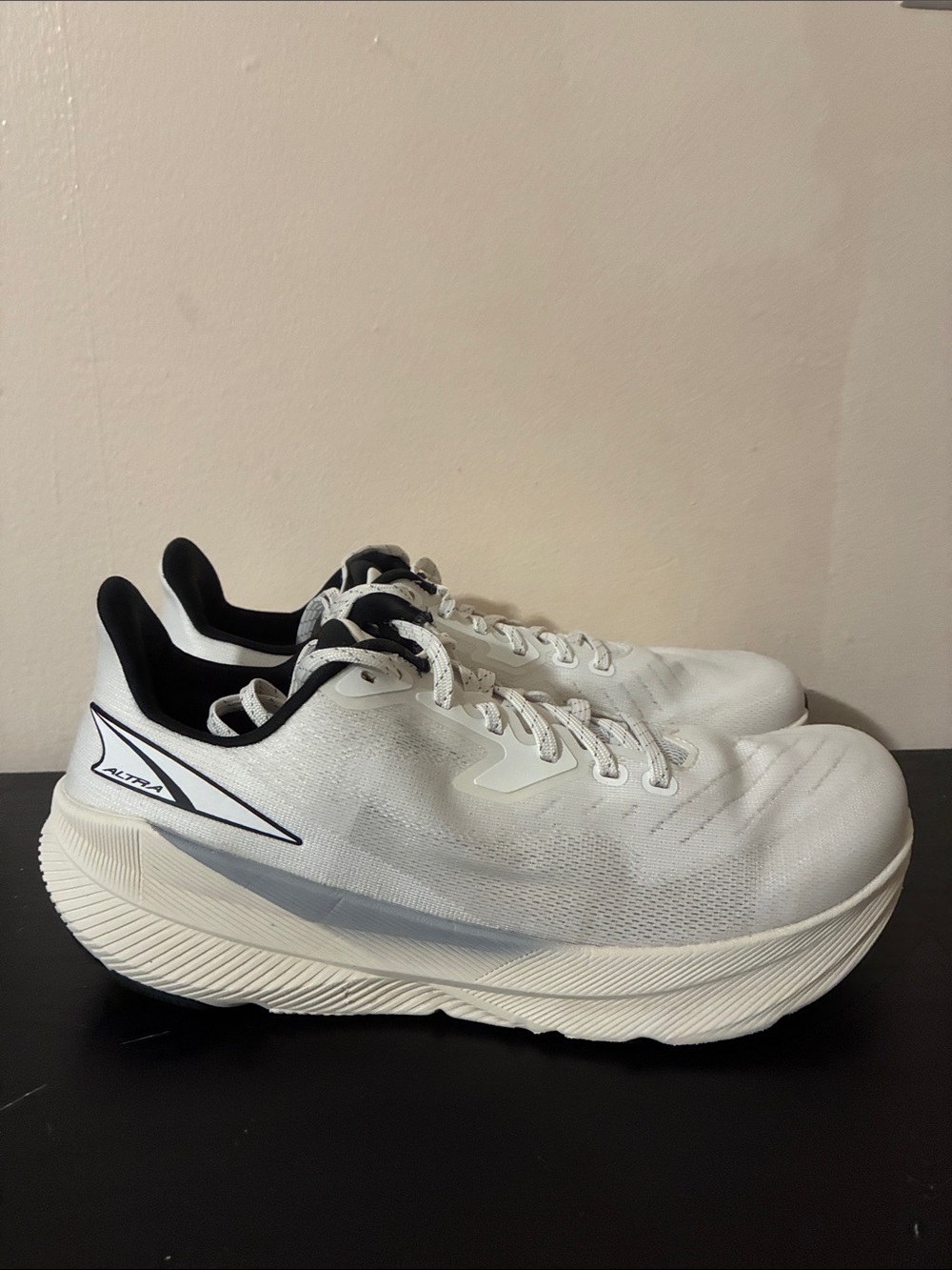 Altra Experience Flow Running Shoe in a white and gray colorway size 11